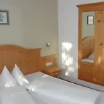 罗伊塔尔住宿加早餐旅馆 *